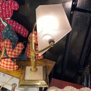 Art Deco Brass and Frosted Ribbed Frosted Glass Banker’s Lamp